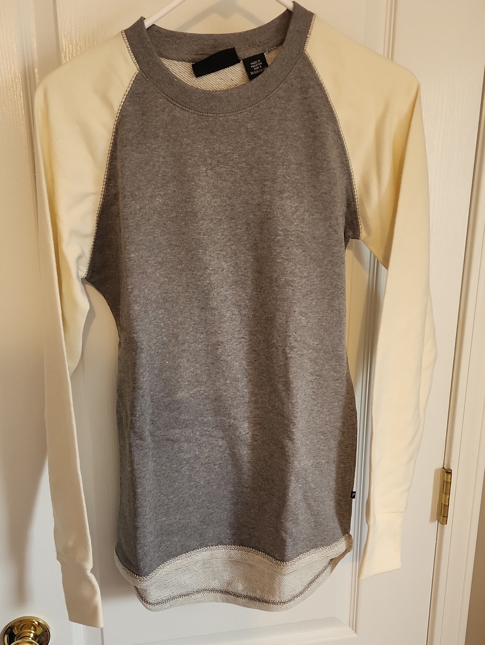 WOMEN'S Crewneck Raglan Long Sleeve Tee in Gray and Cream SZ S
